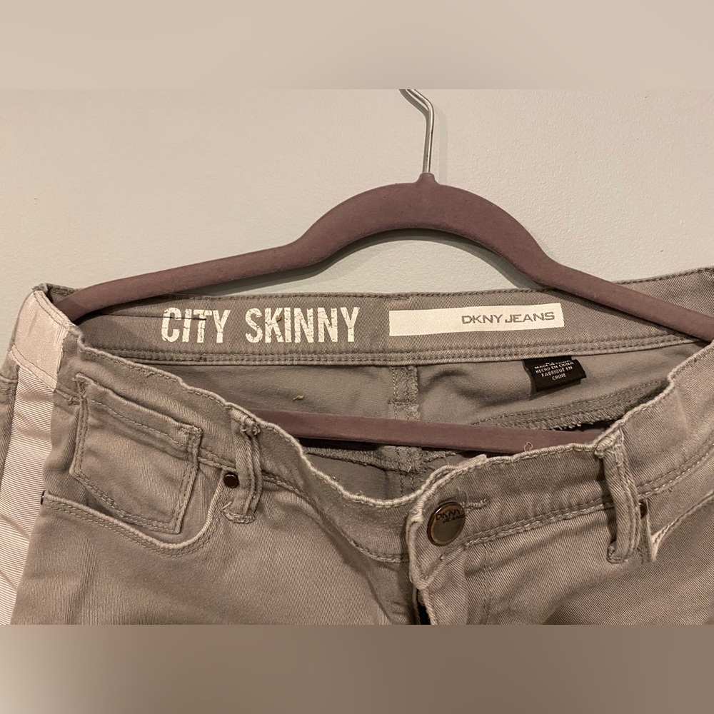 DONNA KARAN GREY JEANS SIZE 4